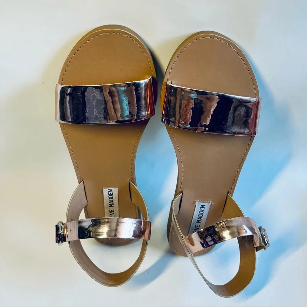 Steve Madden DONDOI Sandals Rose Gold Metallic Look Wide Strap SZ 8 Rubber Soles